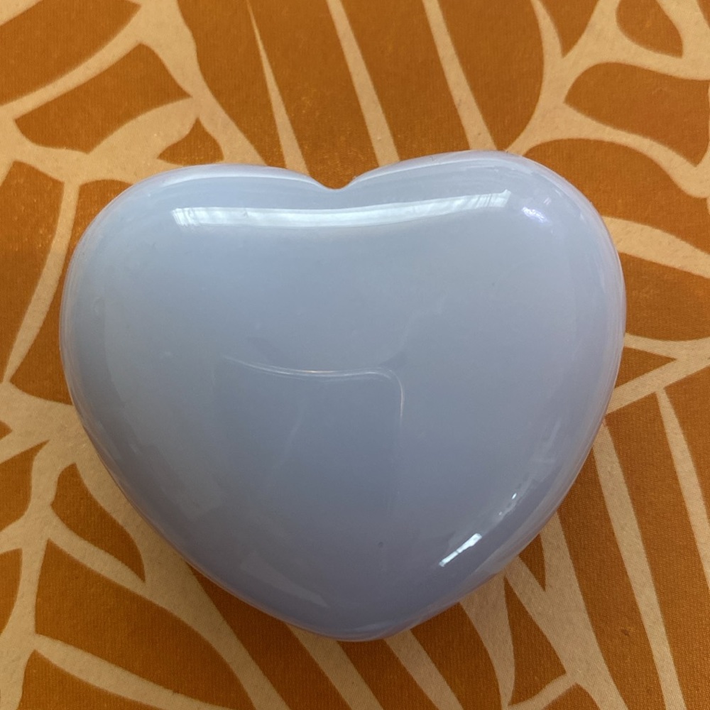 💙CHALCEDONY HEART💙Gorgeous carving. Nice polish & gentle vibe. BEAUTIFUL 💙